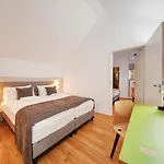 Fekete Sas 3*
