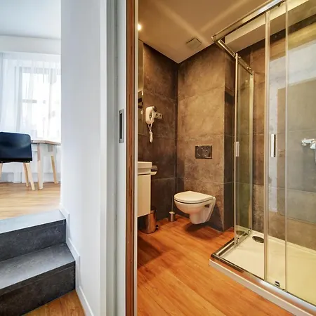 B&B Fekete Sas